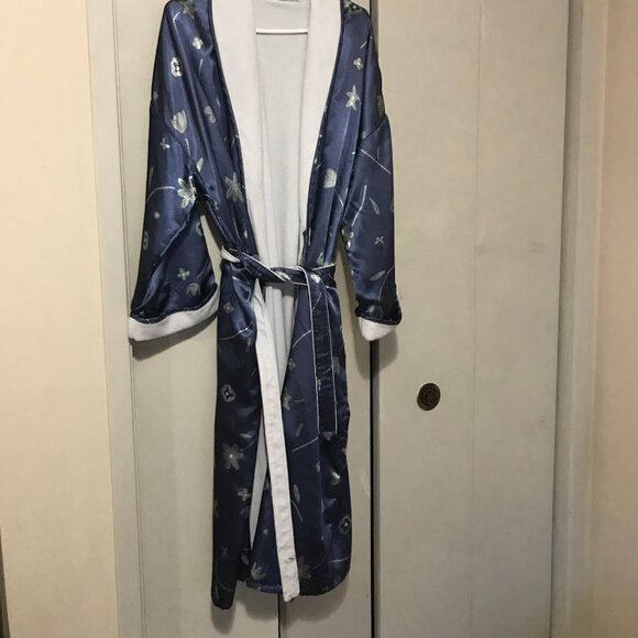 Ladies Blue and White Robe - Picture 5 of 6
